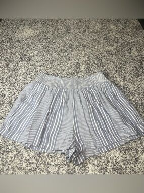 American eagle lightweight blue white striped viscose shorts women’s small